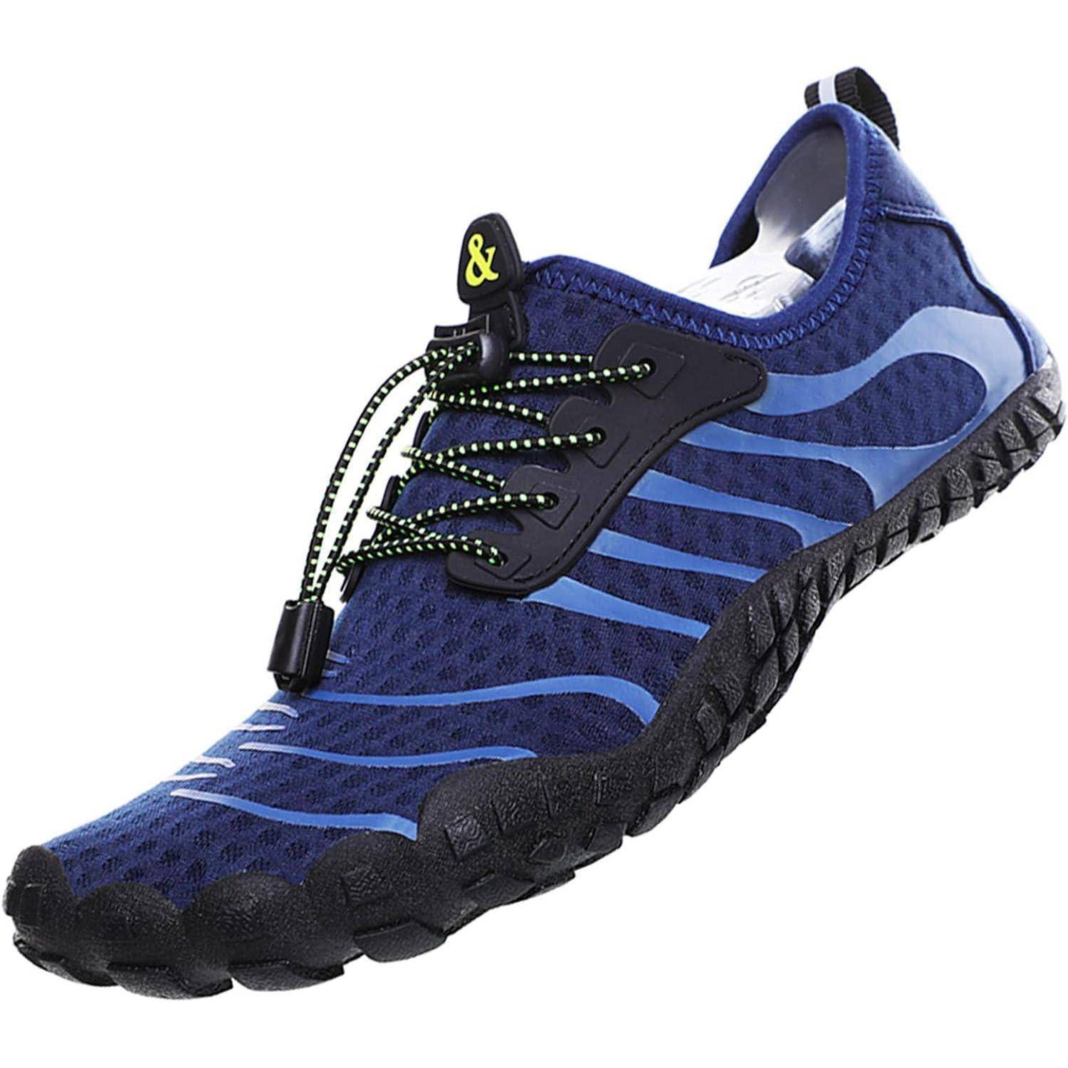 Ein blauer minimalistischer Laufschuh mit dünner Sohle, schwarzen Akzenten und türkisfarbenen Schnürsenkeln. Entwickelt für barfußartiges Laufen.