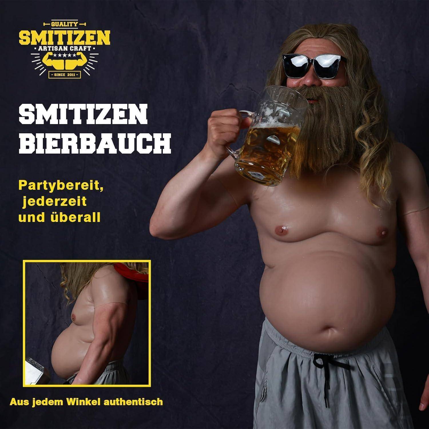 Ein bärtiger Mensch mit Sonnenbrille hält einen großen Bierkrug, mit dem Text 'Smitzen Bierbauch' und 'Perfekte Form, jederzeit und überall'.