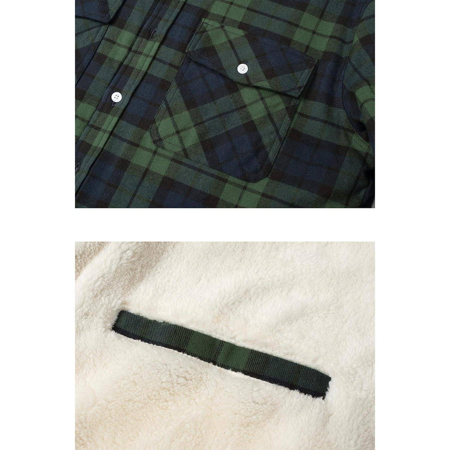 Detailaufnahme eines grün-marineblau karierten Hemdes mit weißen Knöpfen und geräumiger Brusttasche. Darunter ein flauschiger cremefarbener Stoff mit ähnlichem Karomuster am Rand.