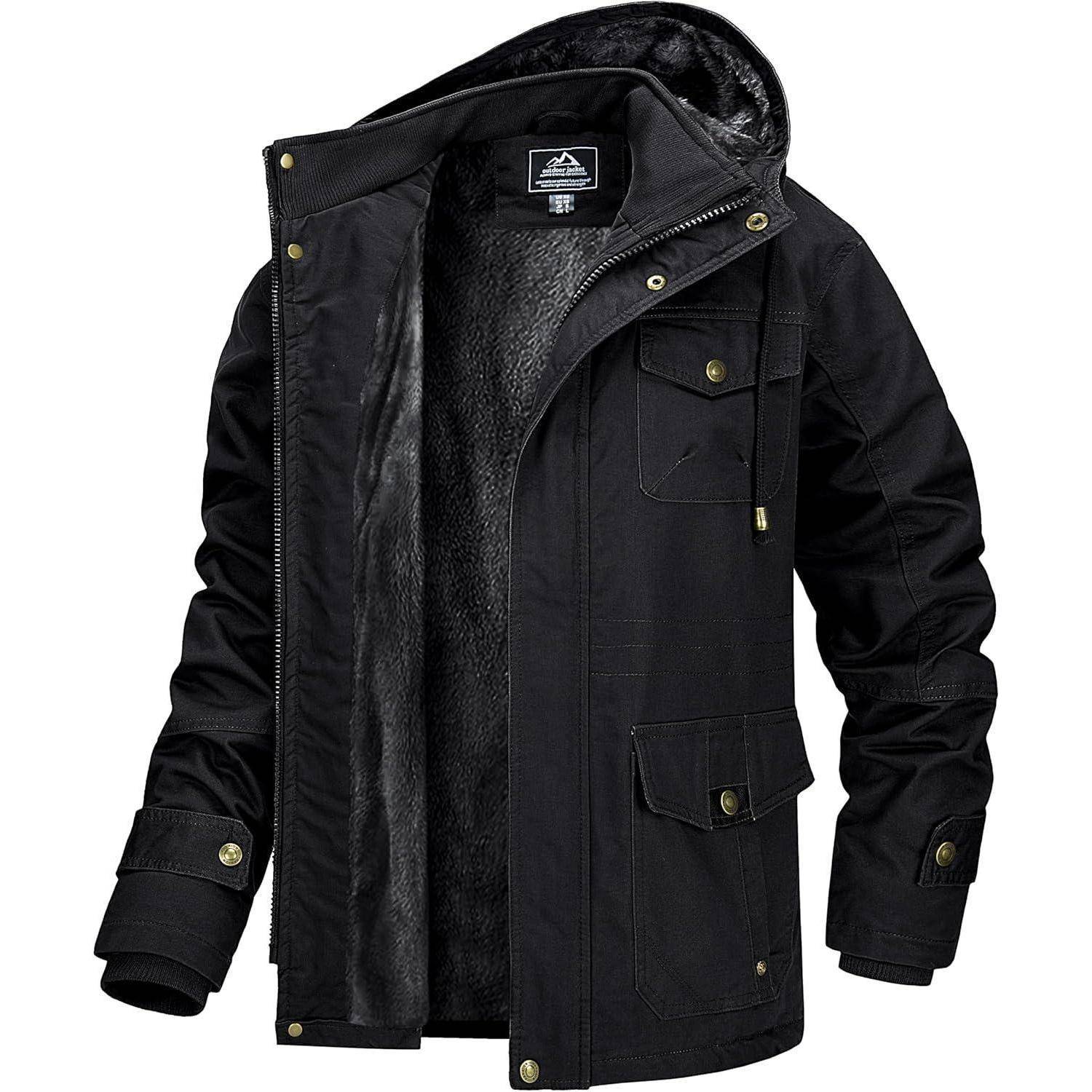 Eine schwarze Kapuzenjacke mit Fleecefutter, Vordertaschen und Knopfdetails, die für Wärme bei kalten Wetterbedingungen konzipiert ist.