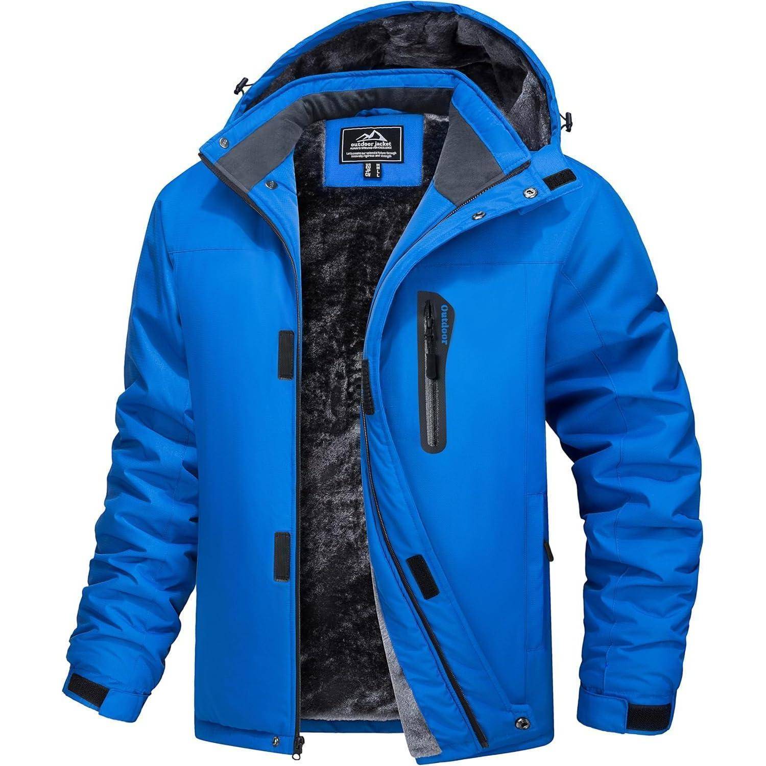 Eine blaue Winterjacke mit abnehmbarer Kapuze, ausgestattet mit einem Reißverschluss vorne, Taschen und einem weichen Innenfutter, das speziell für Wärme und Komfort konzipiert ist.