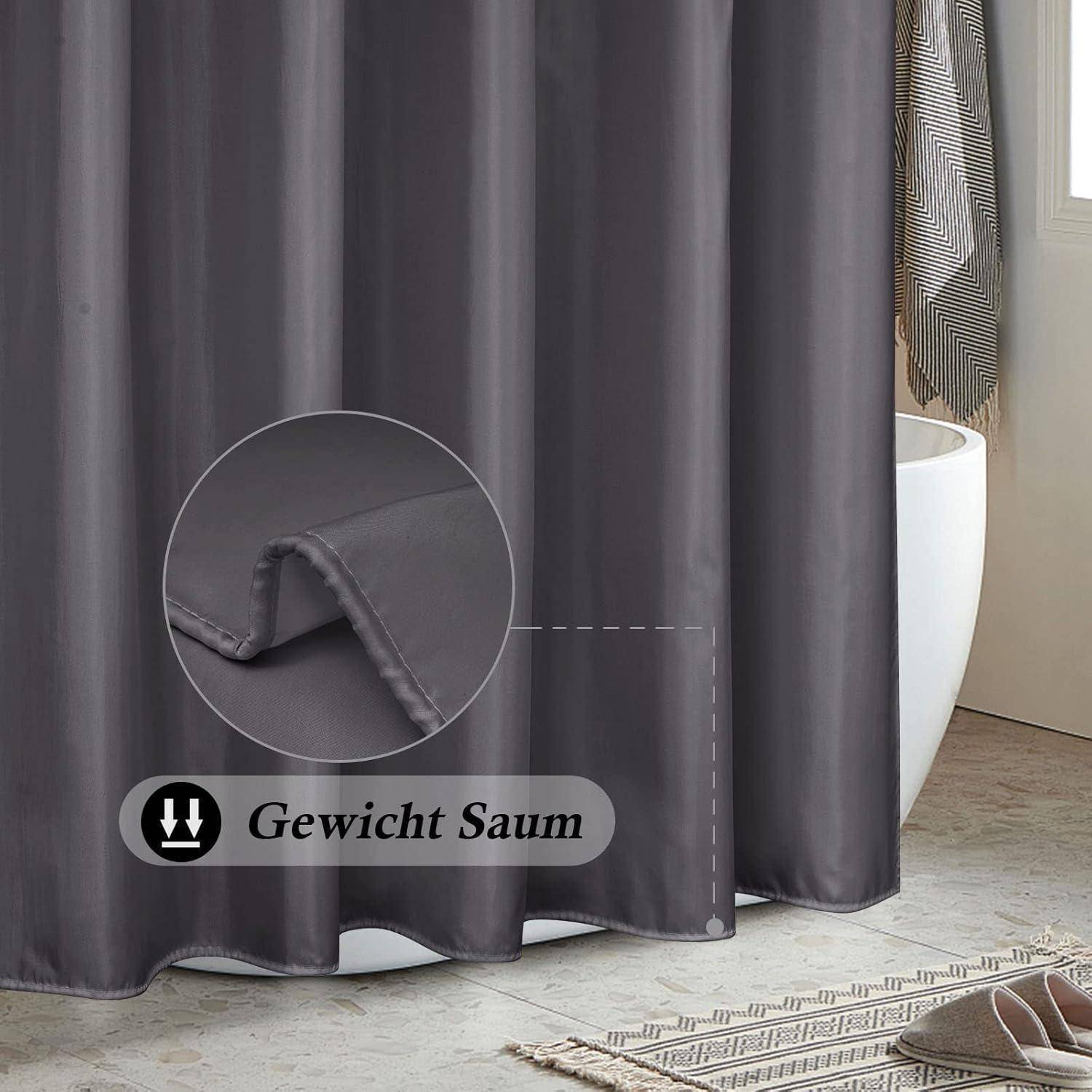 Ein grauer gewichteter Vorhang fällt bis zum Boden, mit einem Nahaufnahme-Ausschnitt, der seinen gewichteten Saum zeigt. Text liest sich ‚Gewicht Saum'.