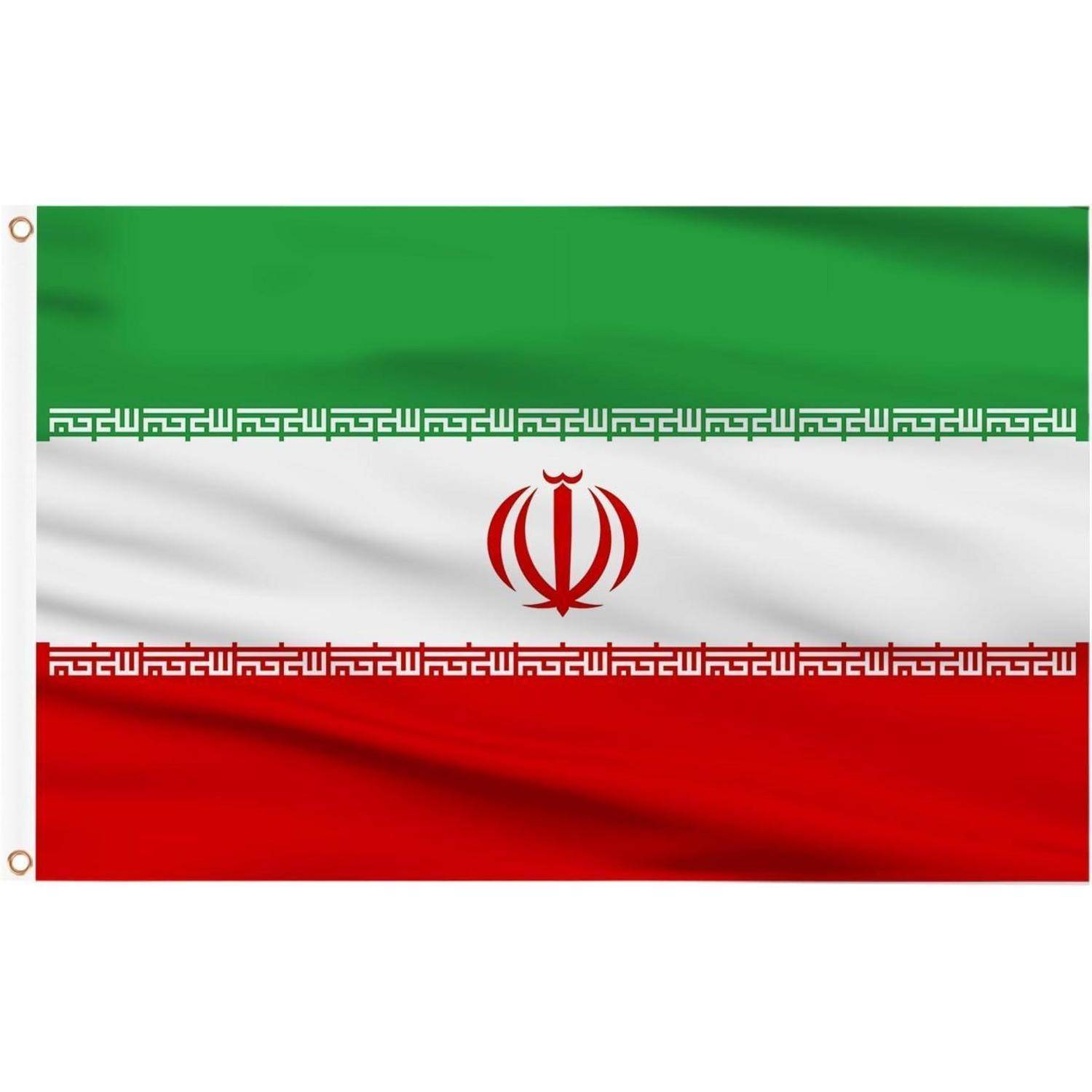 Das Bild zeigt die Flagge des Iran mit horizontalen Streifen in Grün, Weiß und Rot, versehen mit roter Schrift und einem Emblem in der Mitte.