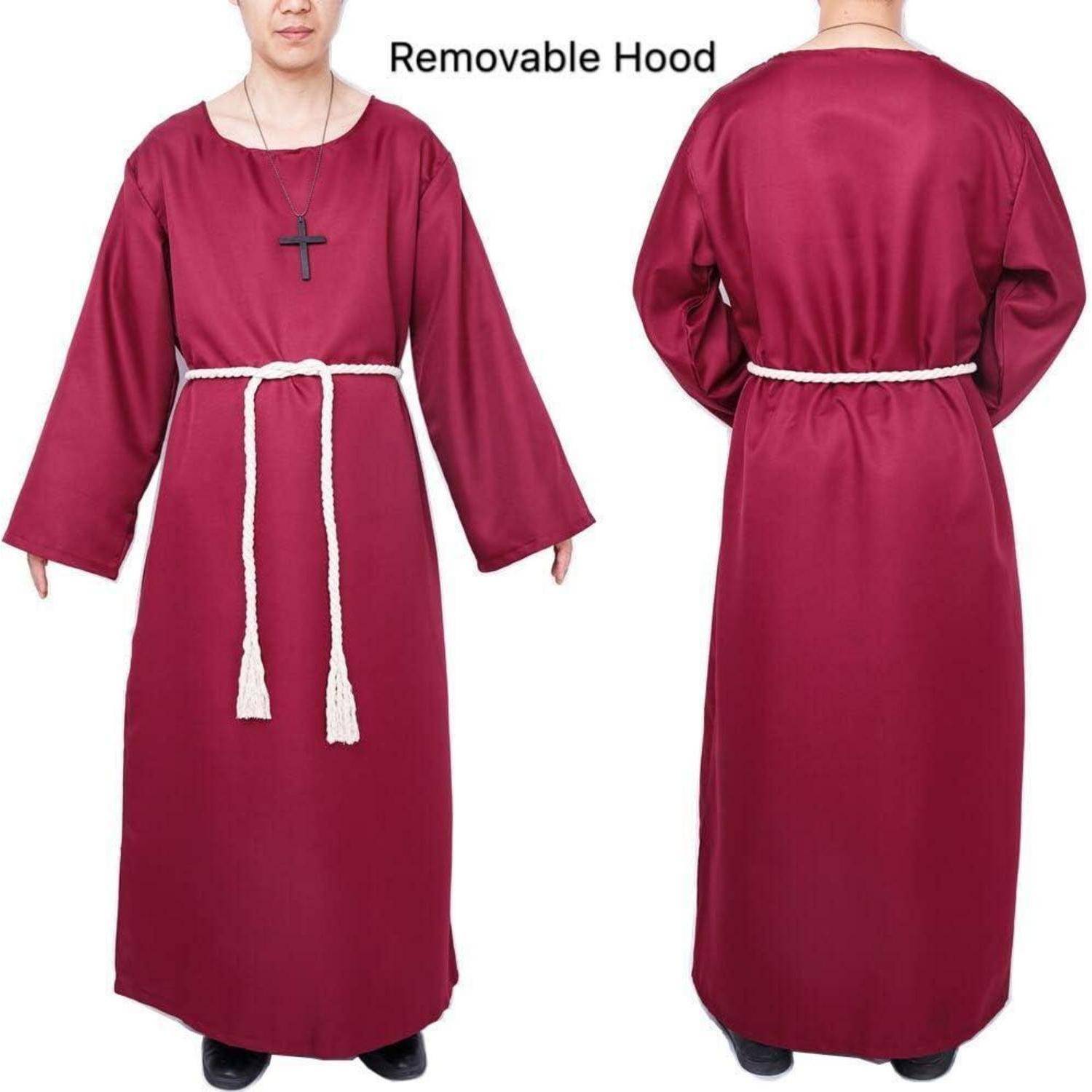 Rote Robe mit weißem Seilgürtel und abnehmbarer Kapuze, Vorder- und Rückansicht. Person trägt eine Kreuzkette.
