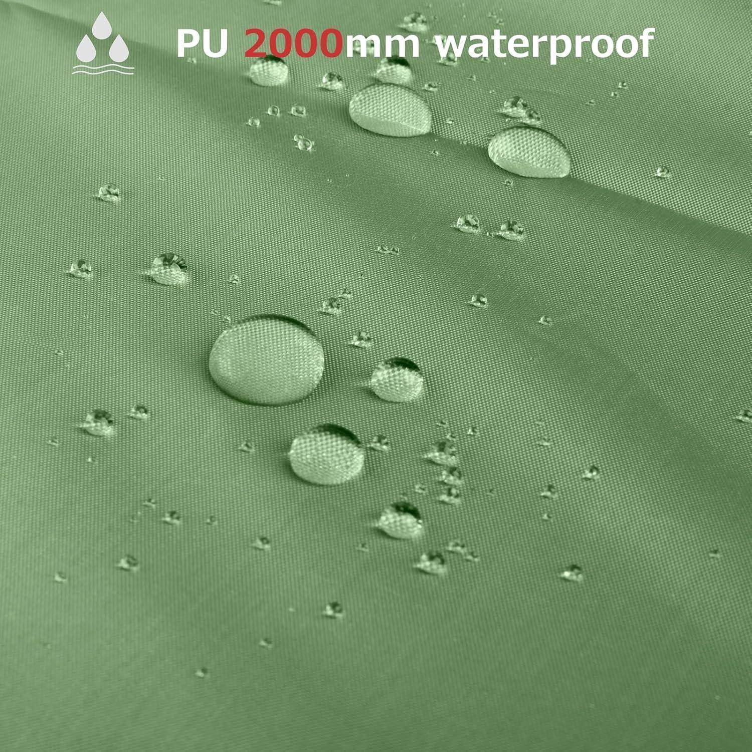 Grüner Stoff mit Wassertropfen, der die 'PU 2000mm wasserdichte' Eigenschaft demonstriert und eine starke Wasserbeständigkeit zeigt.
