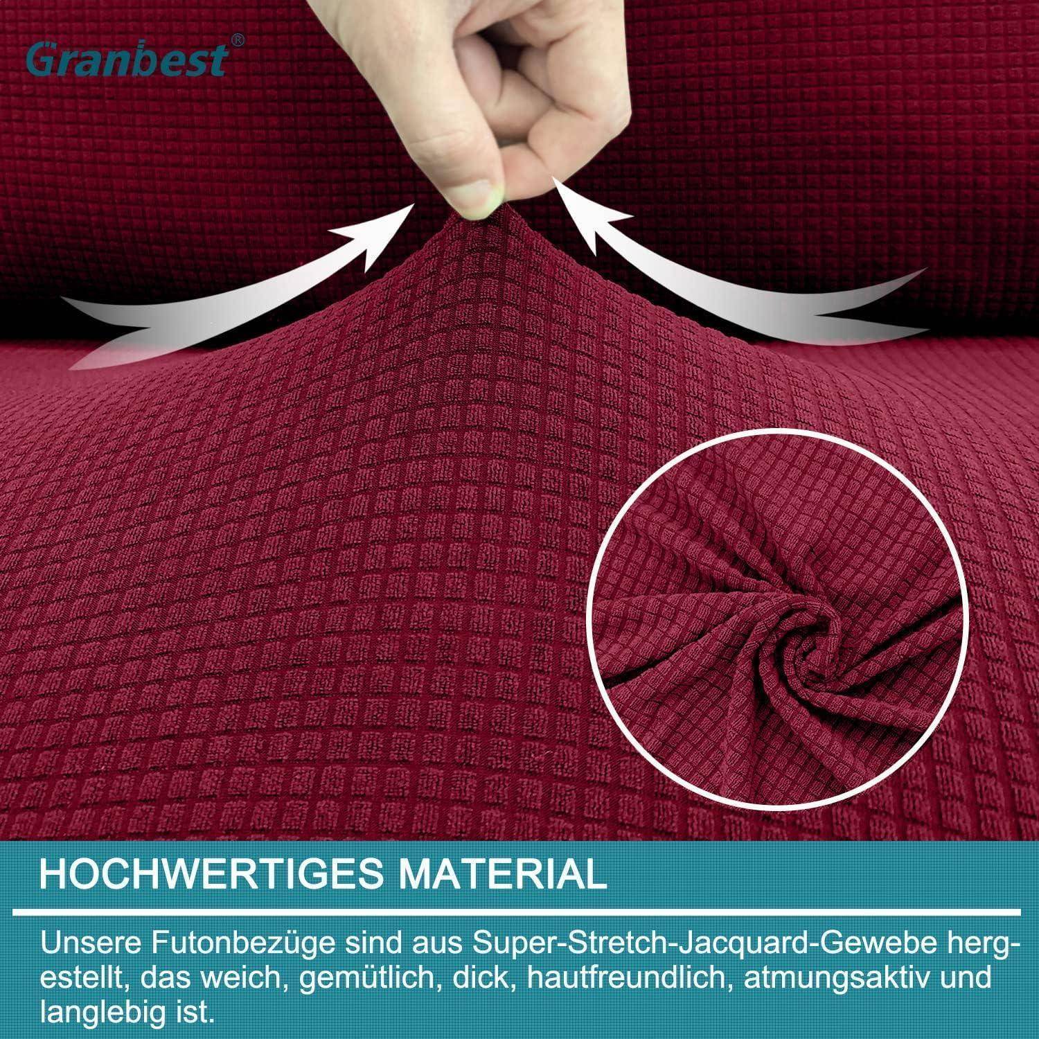 Eine Hand streckt einen roten strukturierten Stoff mit der Bezeichnung „Super-Stretch-Jacquard