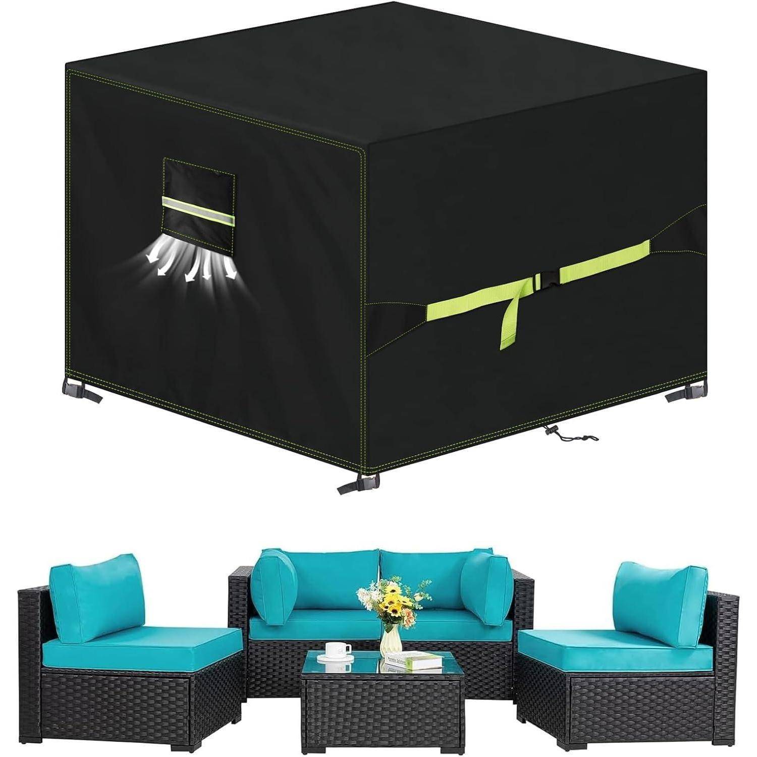 Outdoor-Gartenmöbel-Set mit hellen Kissen, geschützt durch eine schwarze Abdeckung mit Fenster, das Haltbarkeit und Stil in einer Gartenumgebung präsentiert.