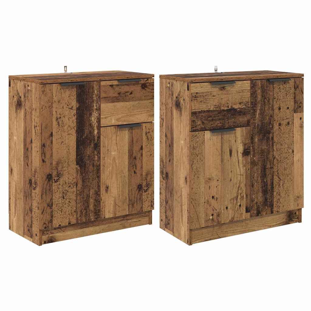 Zwei Holzschränke aus rustikalem, wiederverwendetem Holz. Jeder Schrank verfügt über eine vertikale Tür und eine horizontale Schublade und präsentiert eine natürliche, strukturierte Maserung.