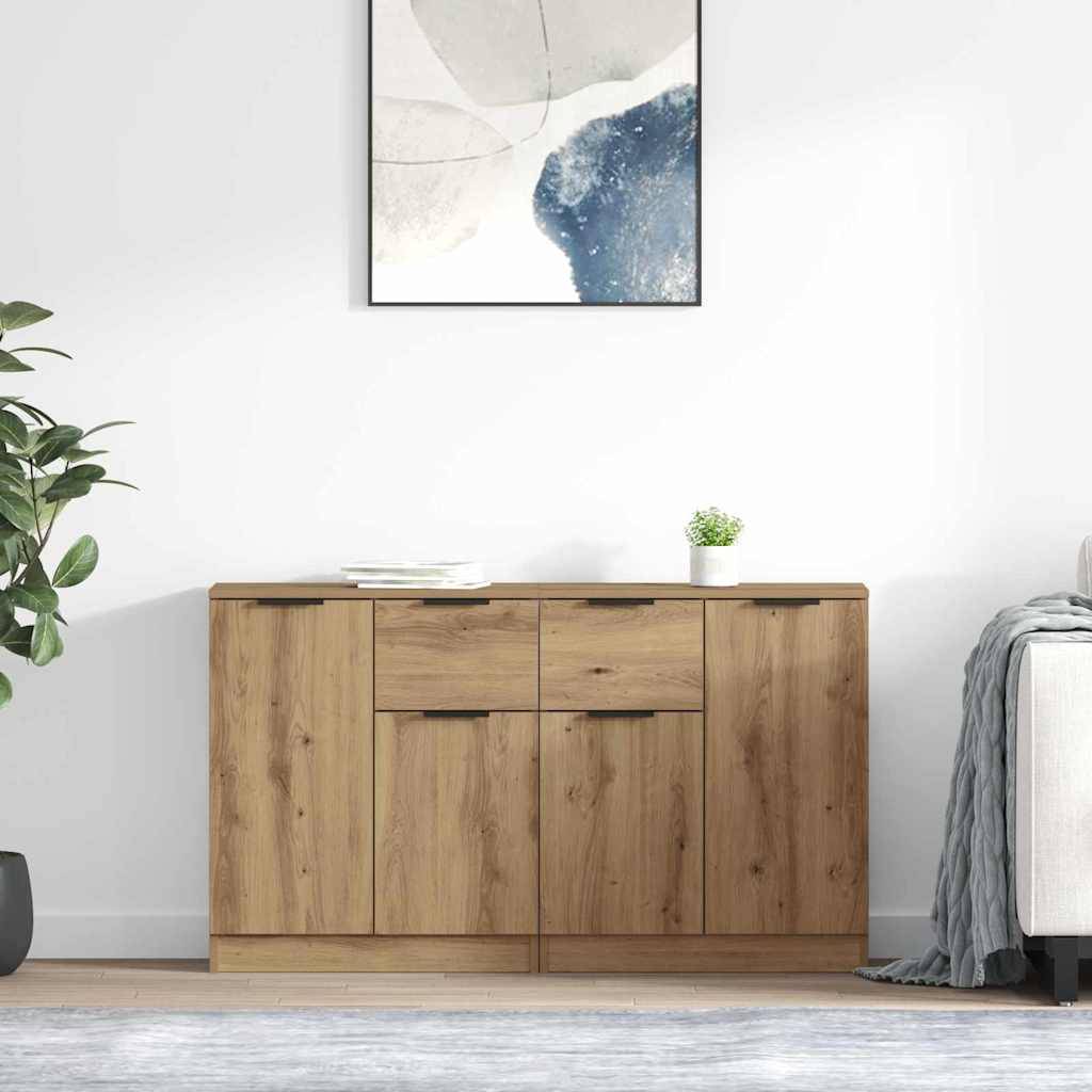 Ein Holzsideboard mit Schubladen steht an einer weißen Wand, geschmückt von einem blauen abstrakten Gemälde darüber. Eine Pflanze und eine kleine Topf-Sukkulente ergänzen die dekorativen Elemente.