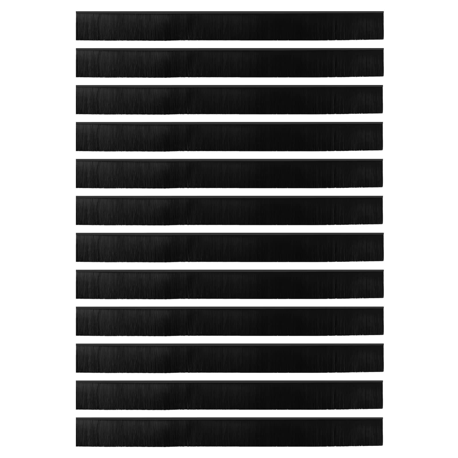 Horizontale schwarze Streifen vertikal übereinander auf weißem Hintergrund angeordnet, wodurch ein visuell auffälliges Muster entsteht.