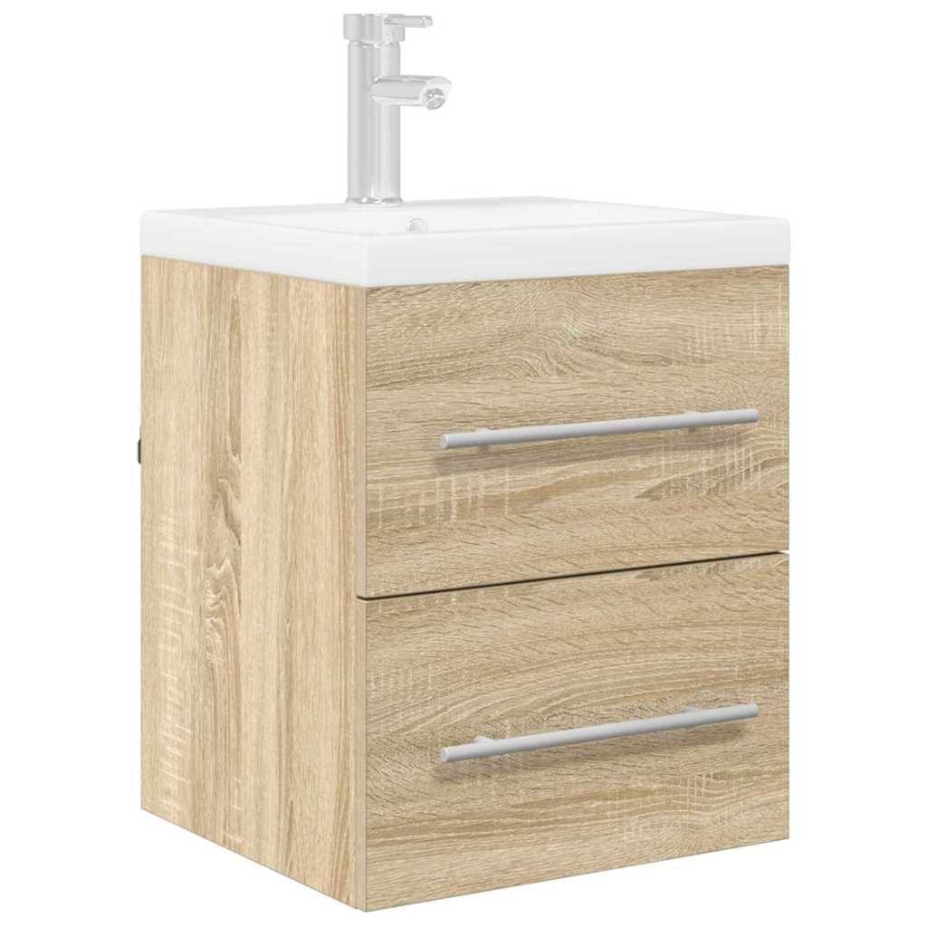 Eine leichte Holz-Waschtischkonsole mit zwei Schubladen, die jeweils einen eleganten Metallgriff besitzt, trägt ein weißes Keramikwaschbecken und einen modernen Wasserhahn.