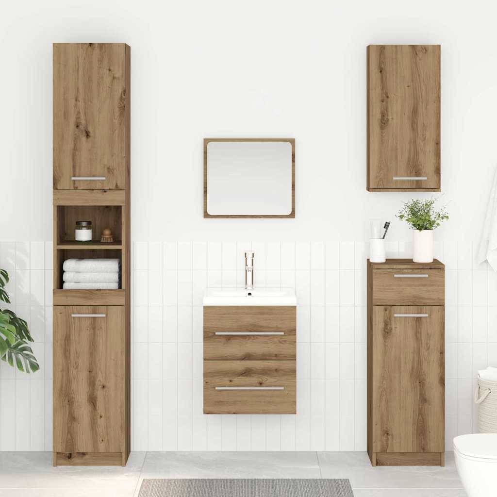 Badezimmer mit Holzmöbel-Ensemble, bestehend aus hohen Schränken und einer Waschtischanlage mit einem Spiegel darüber. Handtücher und eine Pflanze verleihen dekorative Akzente.