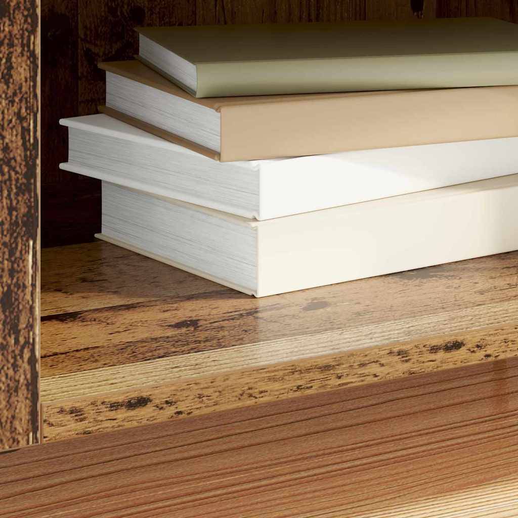 Ein Stapel von drei Büchern mit unterschiedlich gefärbten Umschlägen, auf einem Holzregal platziert.