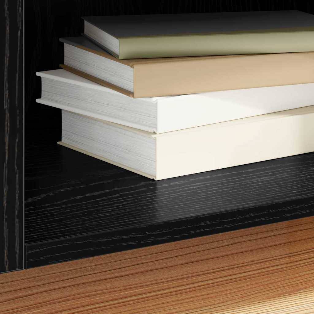 Ein Stapel von vier Büchern mit einfarbigen Einbänden ruht auf einem dunklen Holzregal. Auf den Buchumschlägen sind weder Text noch Bilder sichtbar.