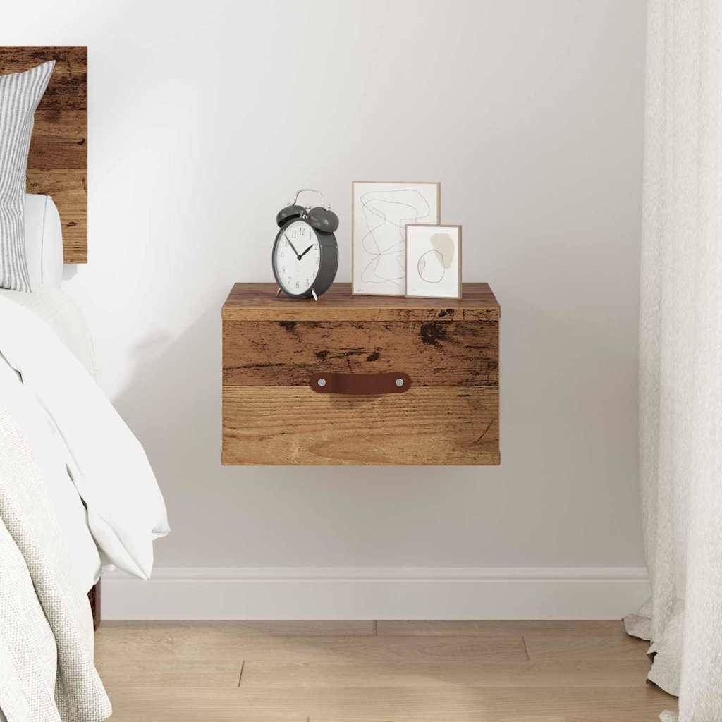 Ein modernes Schlafzimmer zeigt einen schwebenden Holznachttisch mit einem Wecker, gerahmter Kunst und einem weißen Vorhang. Ein Teil eines Bettes ist sichtbar.
