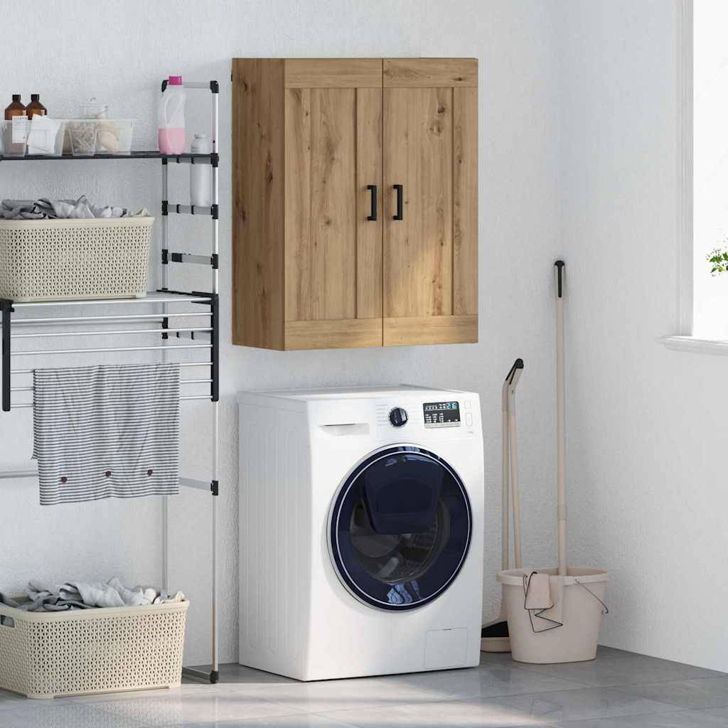 Waschraum mit einer Frontlader-Waschmaschine, Holzschrank, Wäscheständer und Aufbewahrungskörben. Mopp und Reinigungsutensilien in der Nähe.