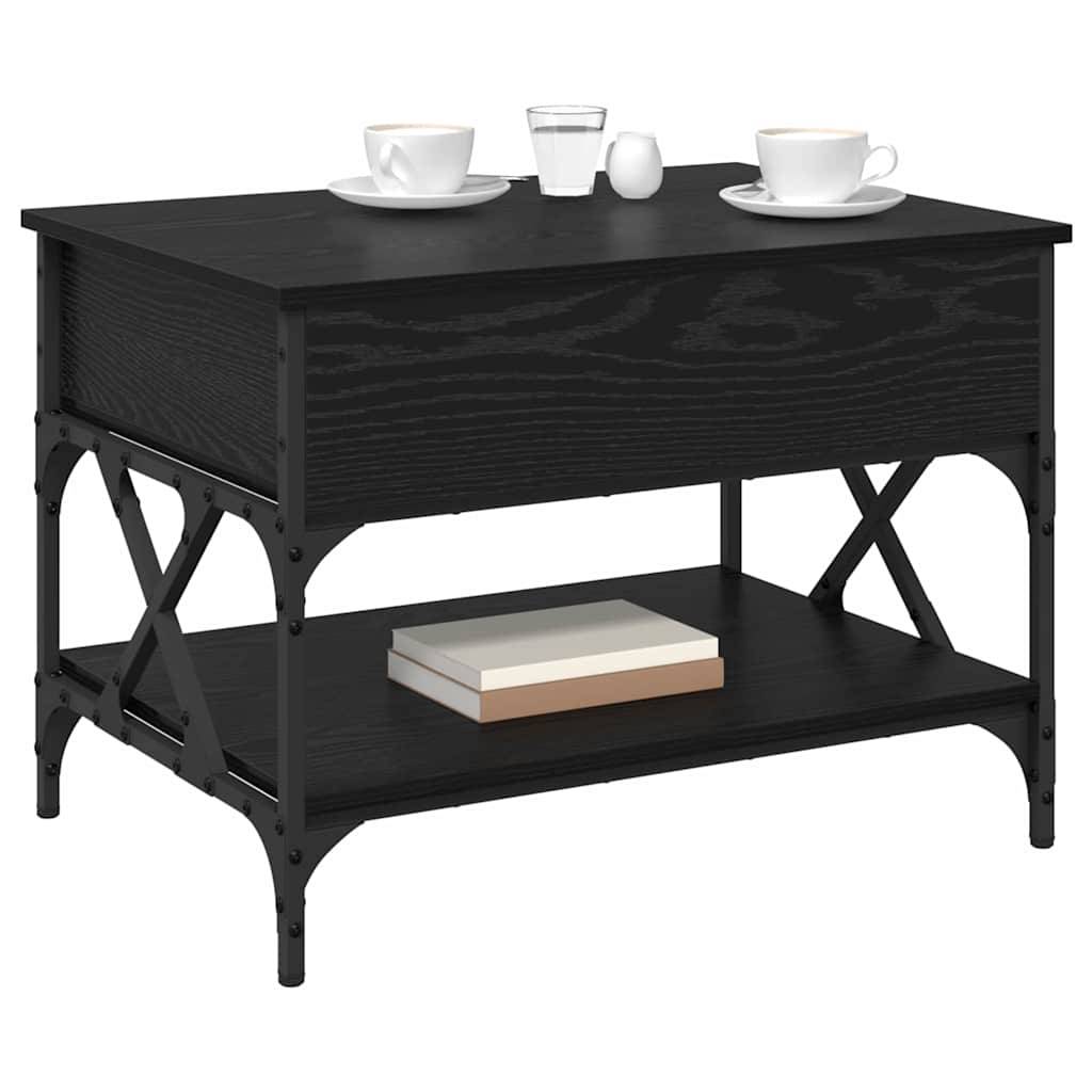 Ein rechteckiger schwarzer Holz-Couchtisch mit einem unteren Regal. Zwei weiße Tassen, ein Glas und eine kleine Teekanne sind auf der Tischplatte platziert.