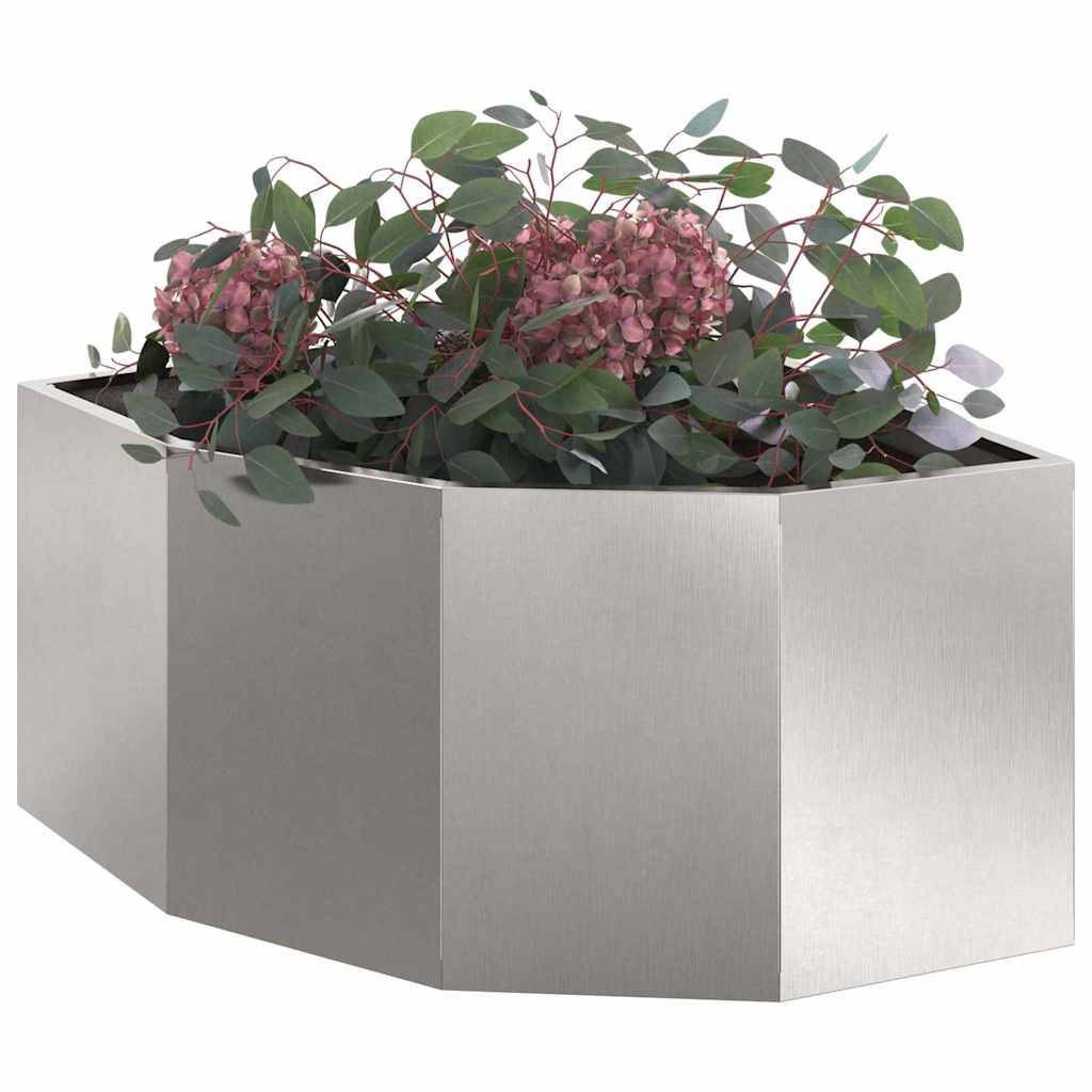 Ein metallischer geometrischer Pflanzkübel beherbergt grünes Laub und pinke Blüten und präsentiert damit ein modernes Design und ein ästhetisches Element.