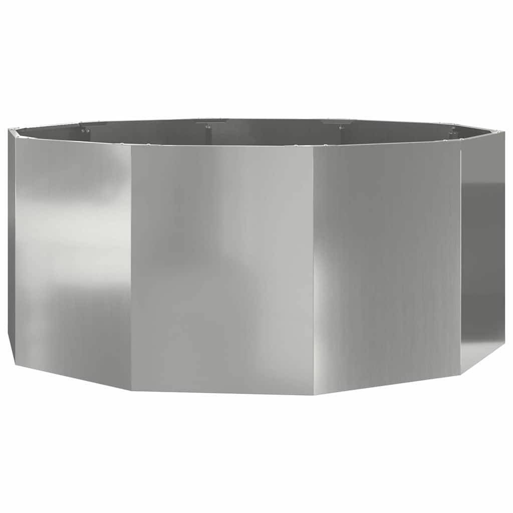 Ein glänzender, achtkantiger Edelstahlbehälter mit glatten Oberflächen und modernem Design, wahrscheinlich für industrielle oder dekorative Zwecke verwendet.