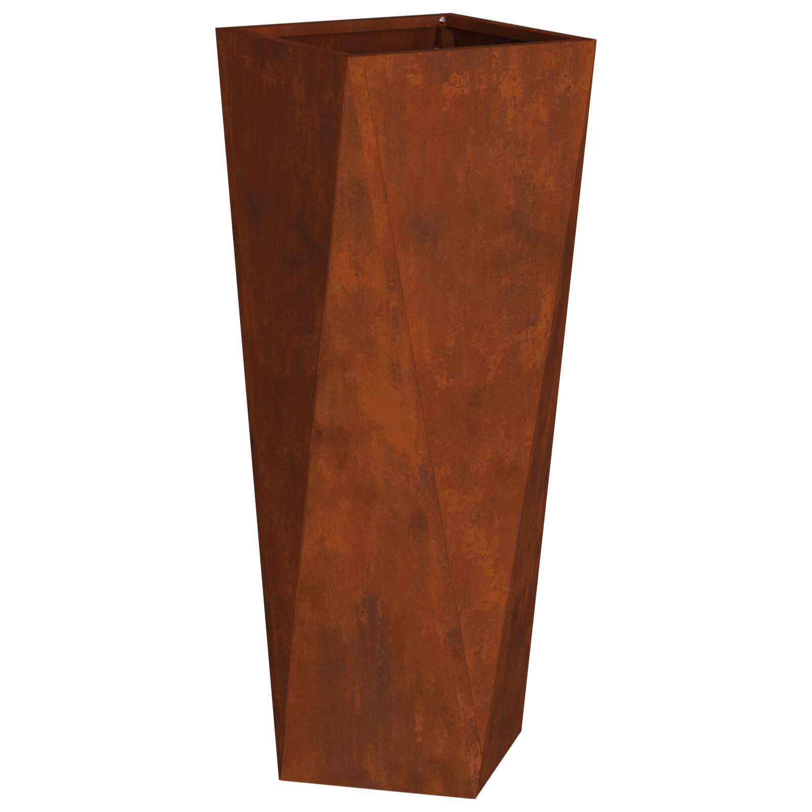 Hoher, rostfarbener Metallpflanzer mit geometrischem Design, mit scharfen Winkeln und einer sich verjüngenden Form.