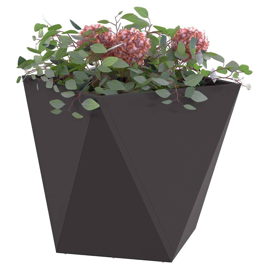 Ein schwarzer geometrischer Pflanzkübel mit üppigen grünen Blättern und rosa Blumen, höchstwahrscheinlich Hortensien, der im Innenraum platziert ist.