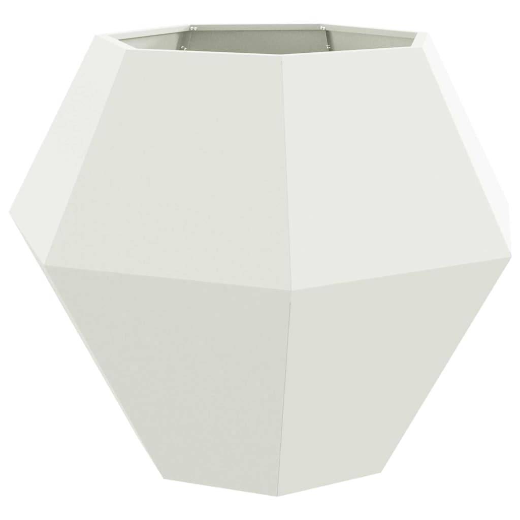 Ein geometrischer, weißer, facettierter Pflanzentopf mit klaren, kantigen Linien ist für moderne Dekoration konzipiert.