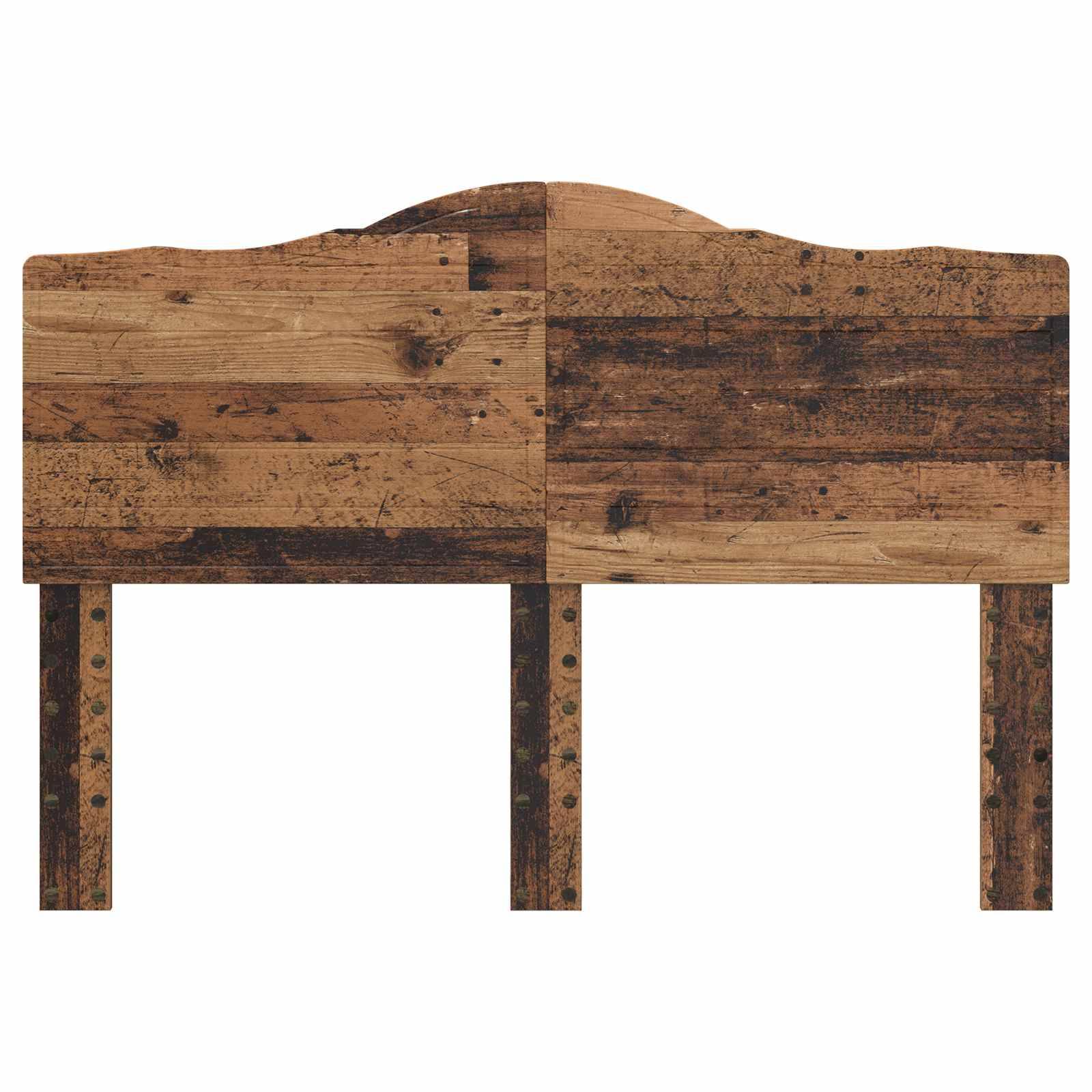 Ein rustikales Holzkopfteil aus reklamiertem Holz mit unterschiedlichen Farbtönen, das auf robusten vertikalen Stützen montiert ist und ein natürliches Finish aufweist.