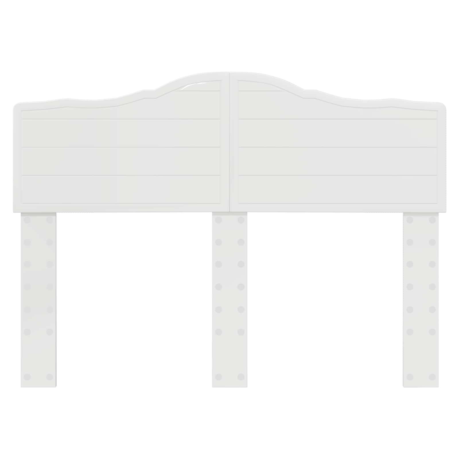 Ein weißes Gartenzaunfeld mit einem dekorativen Bogen oben und vier gepunkteten Pfosten.