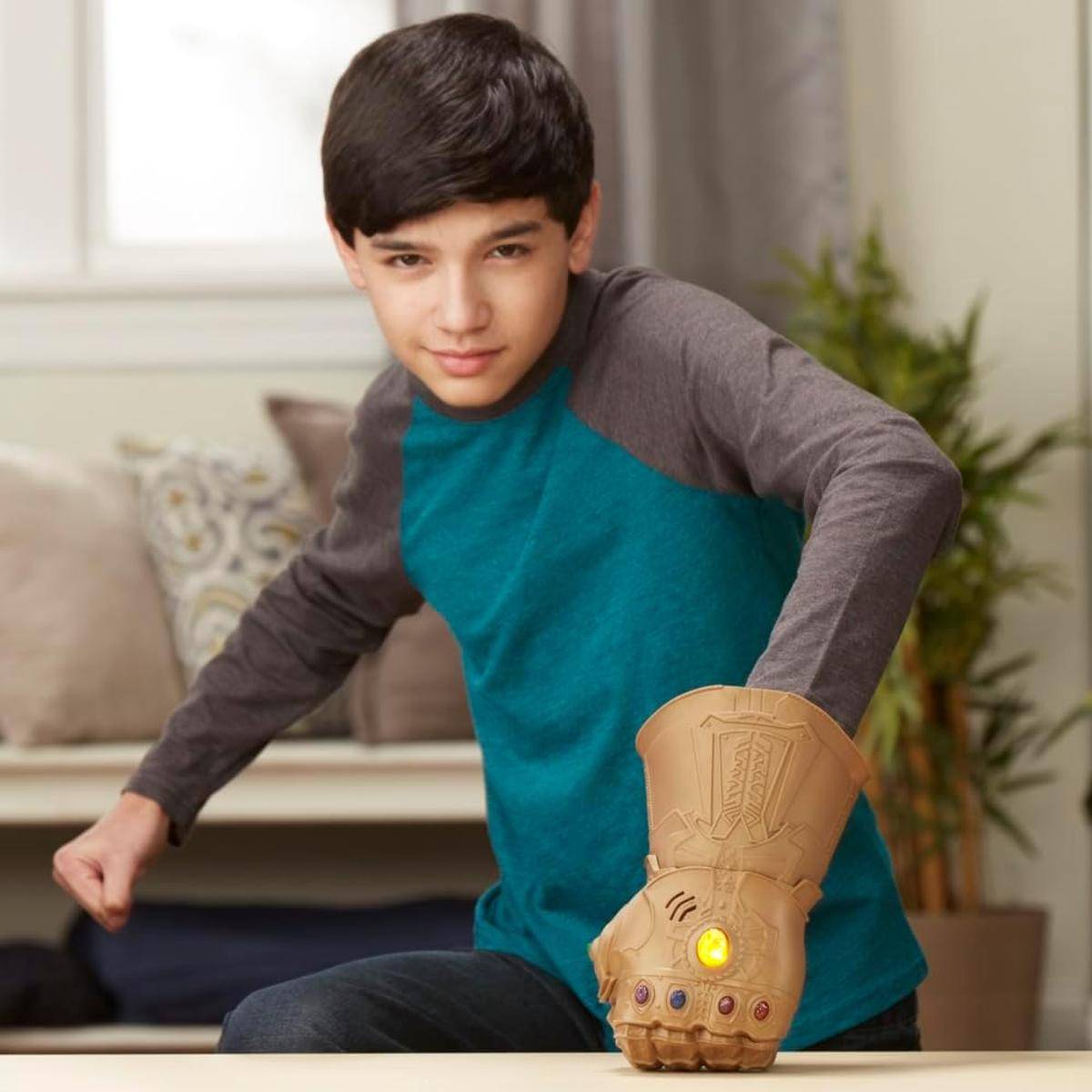 Hasbro Avengers Elektronischer Fausthandschuh mit Licht Soundeffekten