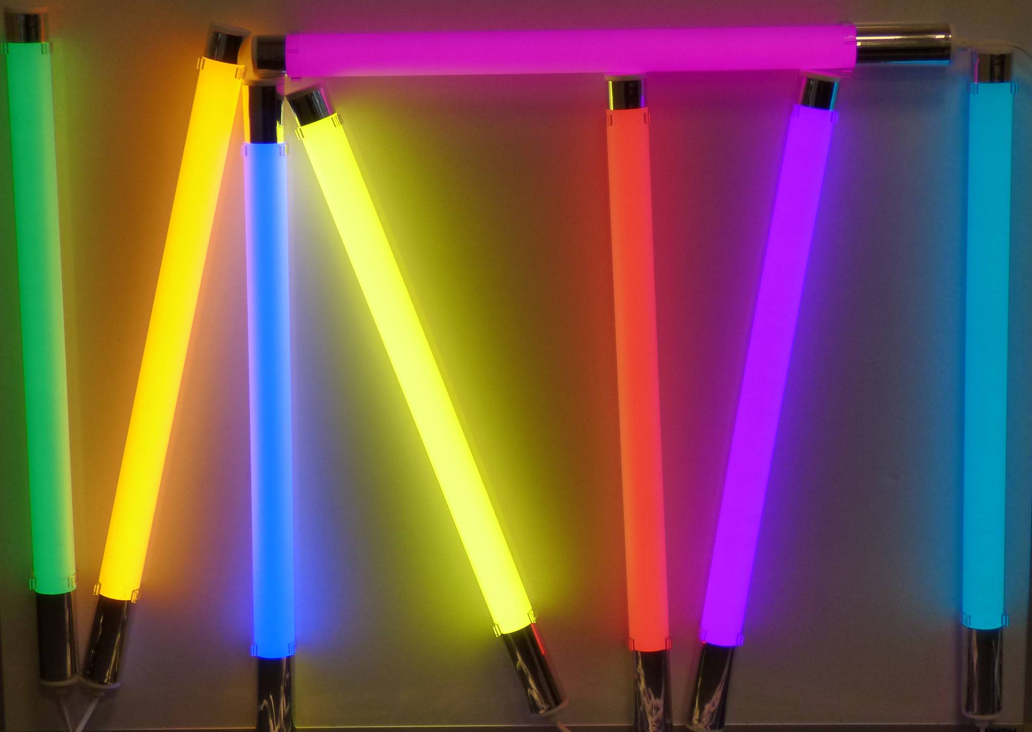 5425 LED VISION Röhre matt 123cm schwarze Kappe Acryl Klammer Orange