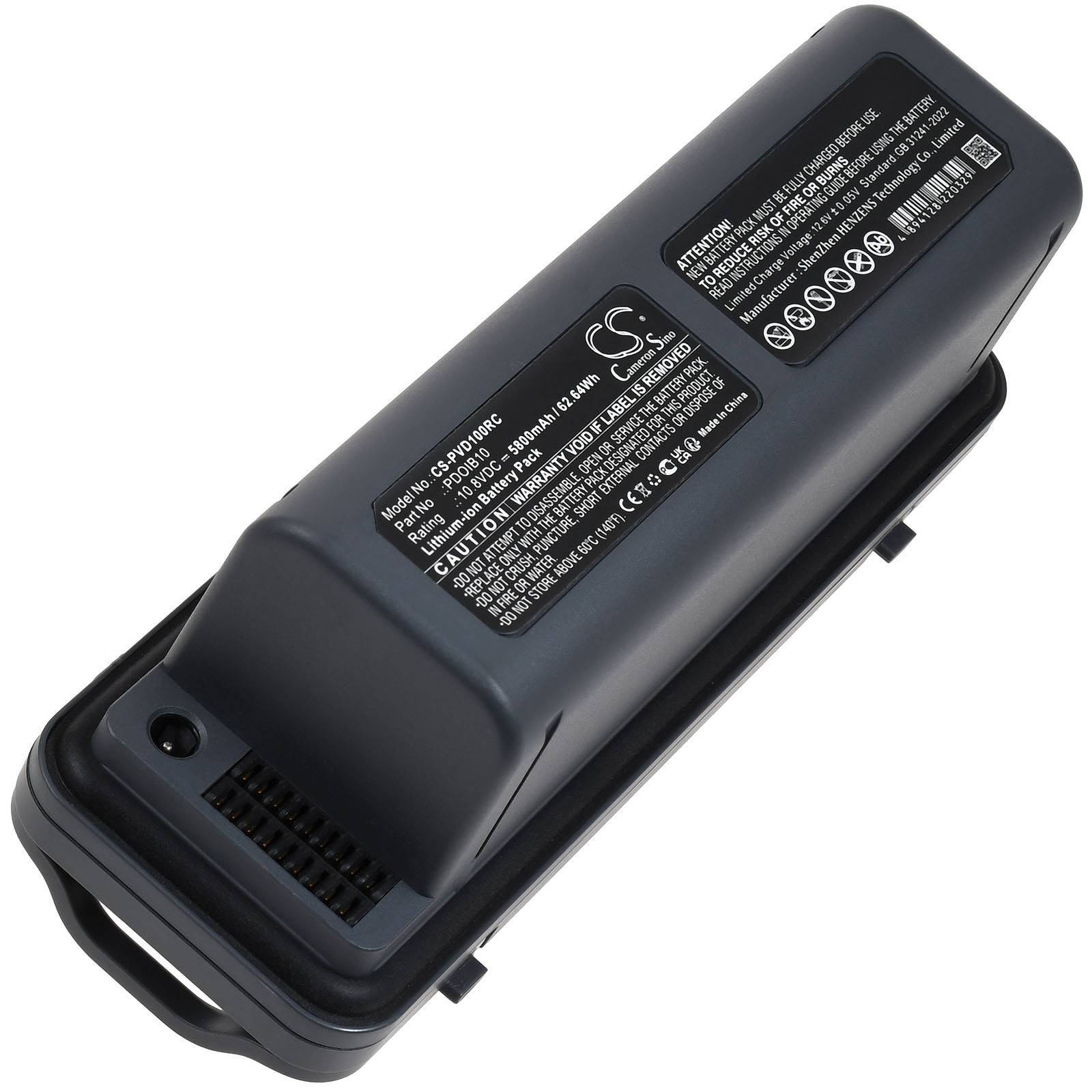Schwarzer Batterie-Pack mit der Beschriftung 'CA318-DGRC4A' und technischen Spezifikationen sowie Sicherheitswarnungen auf der Oberseite; Anschluss am einen Ende sichtbar.