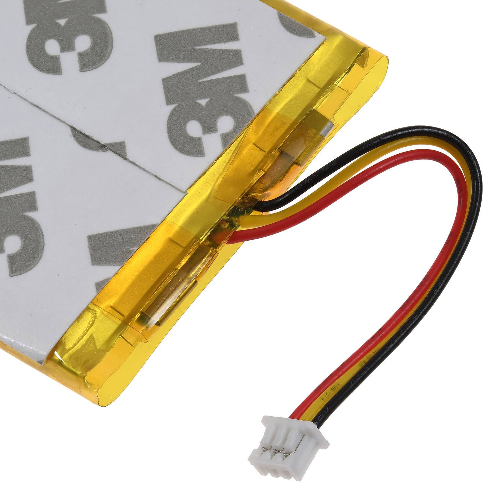 Ein rechteckiger Lithium-Polymer-Akku mit Klebebeschichtung und drei Drähten (rot, schwarz, gelb), die an einen weißen Steckverbinder angeschlossen sind.