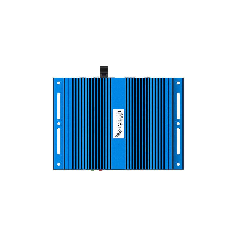Blaues rechteckiges Elektronikgerät mit schwarzen Kühlrippen und Befestigungsnuten, frontal auf weißem Hintergrund dargestellt.