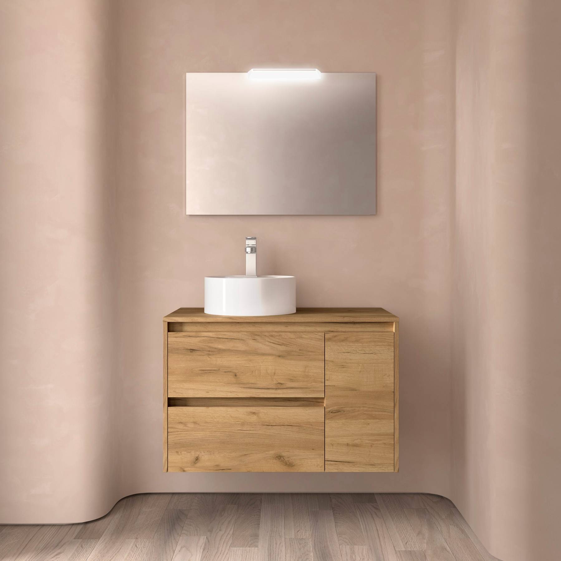 Ein minimalistisches Badezimmer zeigt einen Waschtisch aus Holz mit einem runden weißen Waschbecken und einem schlichten rechteckigen Spiegel, der vor sanftrosa Wänden platziert ist.