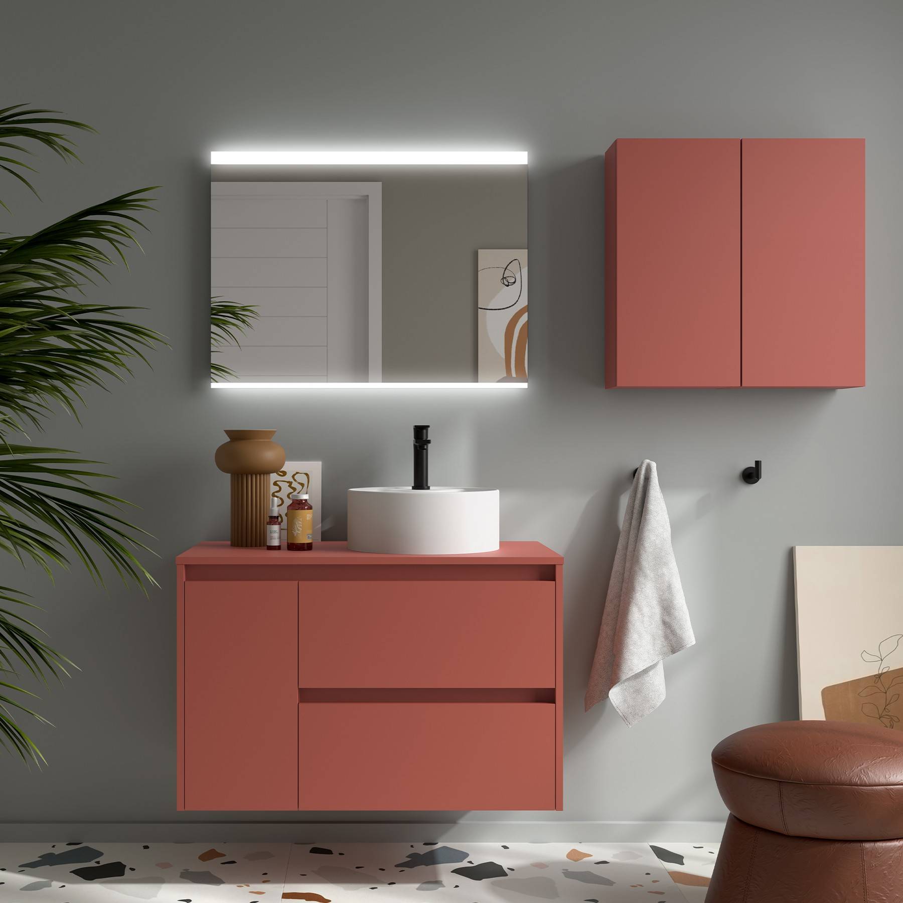 Modernes Badezimmer mit beleuchtetem Spiegel, roter Waschtischplatte und Handtüchern.