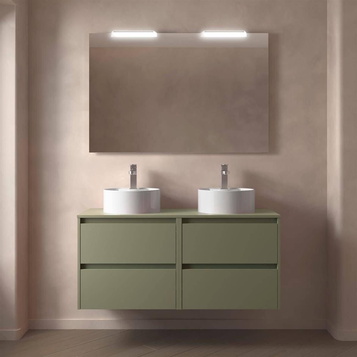 Modernes Badezimmerwaschbecken mit zwei Aufsatzwaschbecken, großem Spiegel und sanfter Wandbeleuchtung in einem minimalistischen beigen Interieur.