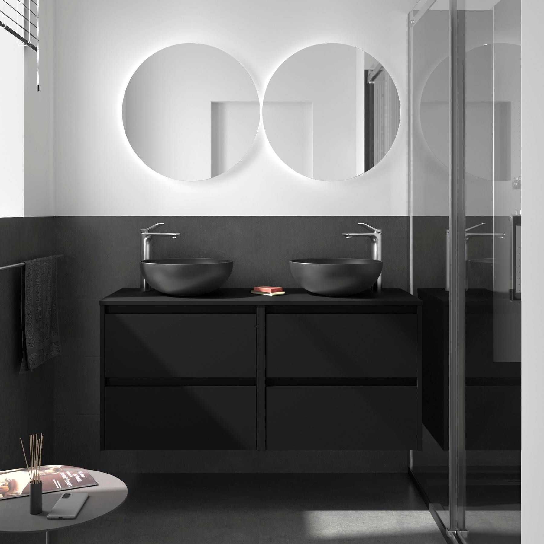 Badezimmer mit doppelten schwarzen Waschbecken, kreisförmigen Spiegeln über jedem Waschbecken und einer modernen Glasdusche. Minimalistisches Design in neutralen Tönen.