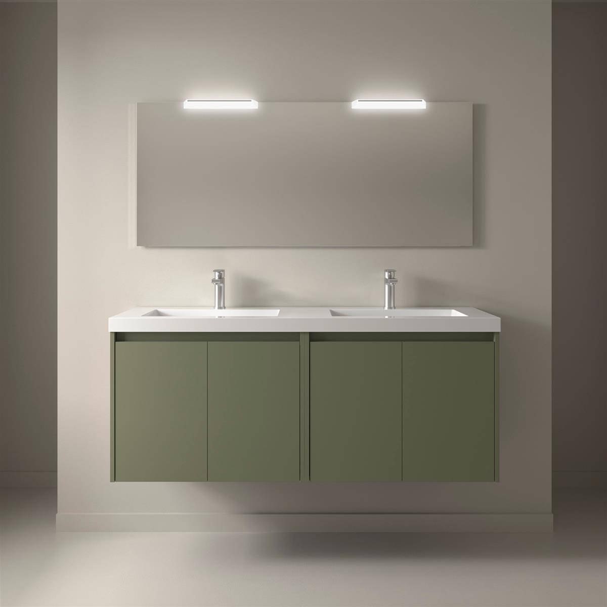 Moderne Badezimmervandage mit olivegrünen Doppelschränken, weißen Waschbecken, Chromarmaturen, großem Spiegel und zwei Wandleuchten an einer neutralen Wand.