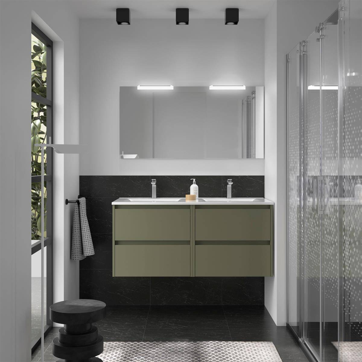 Modernes Badezimmer mit schwebendem Doppelwaschtisch in Olivgrün, großem Spiegel, zwei Waschbecken, schwarzem Fliesenboden und Duschkabine.