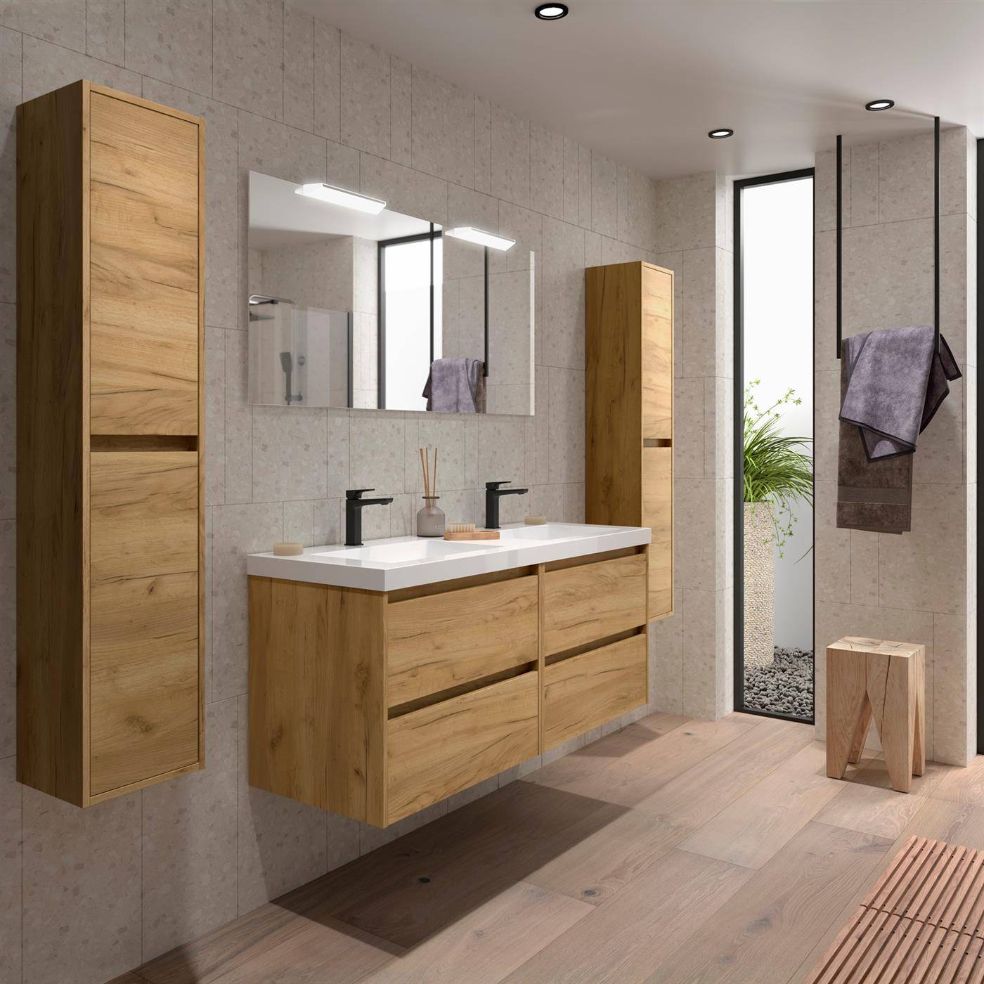 Modernes Badezimmer mit schwebendem Holzwaschtisch, Doppelwaschbecken, Spiegelschrank, Wandspeicher, Handtuchhalter und einem schmalen Duschbereich mit Fenster.