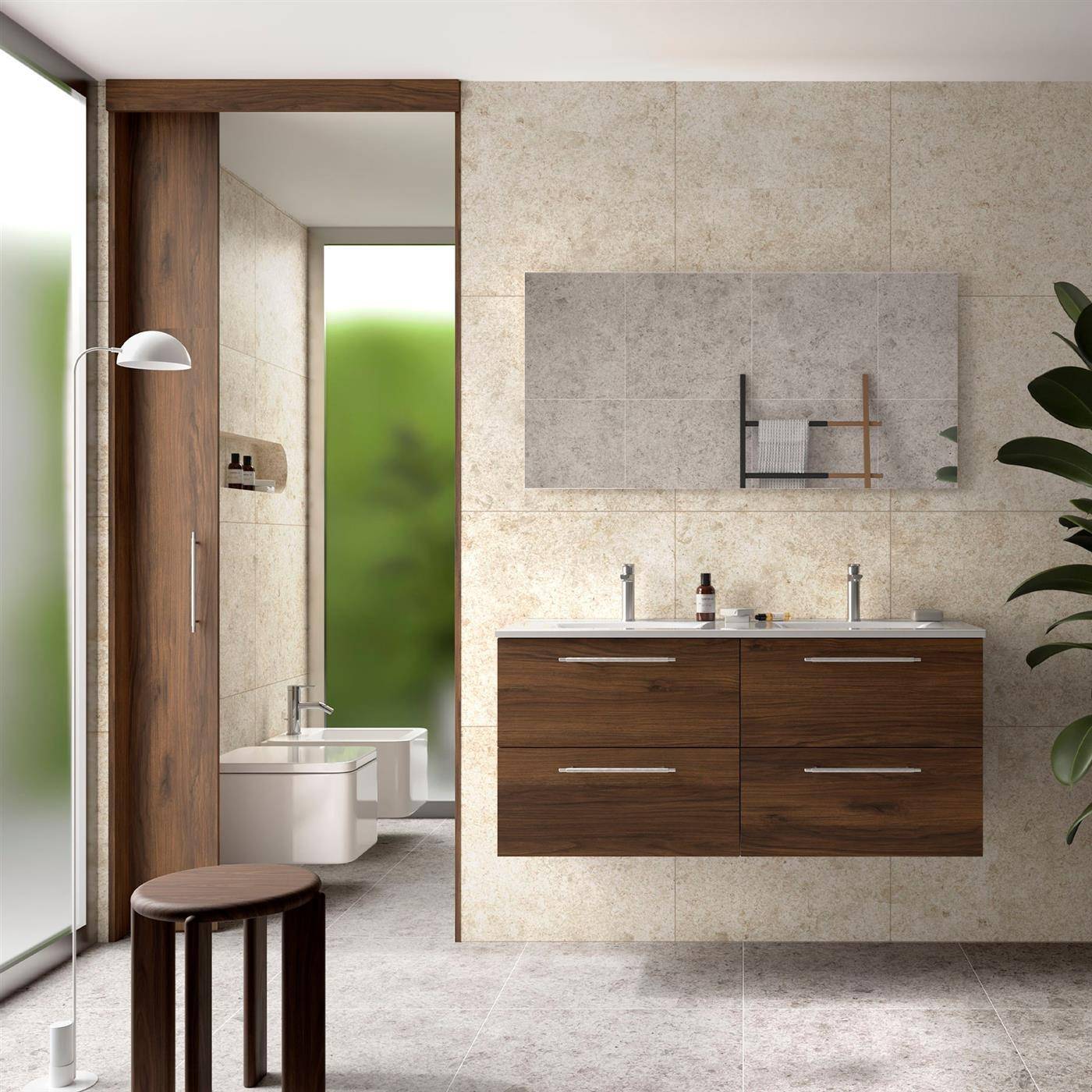 Modernes Badezimmer mit schwebendem Holzwaschtisch, großem Spiegel und offener Durchgang zu einem Toilettenbereich mit Tageslicht.