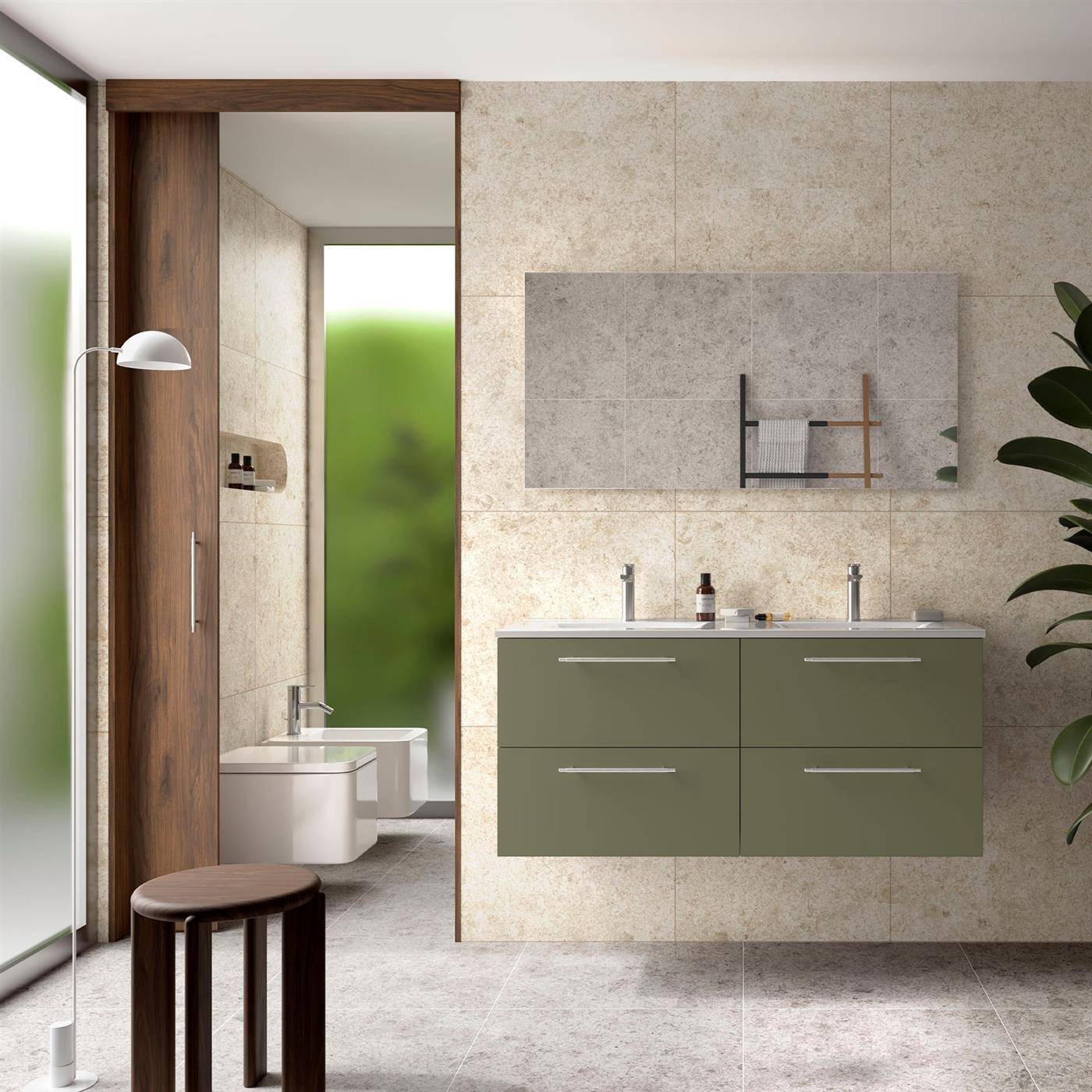Modernes Badezimmer mit olivgrünem Doppelwaschbecken, großem Spiegel und Duschbereich, der durch die Türöffnung sichtbar ist; Hocker und Stehlampe in der Nähe des Eingangs.