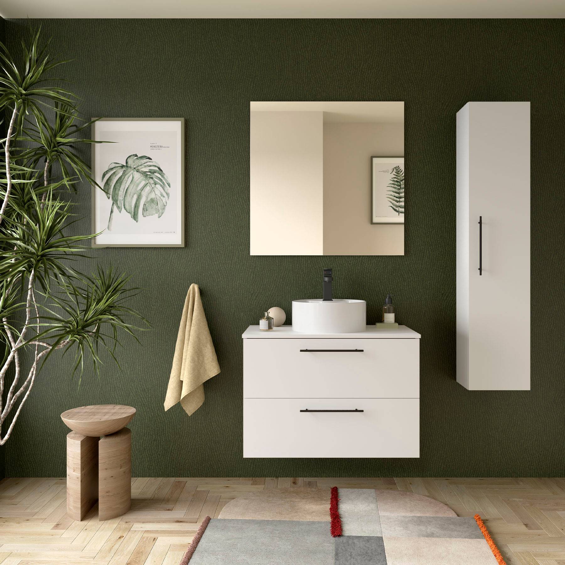 Ein modernes Badezimmer mit einem weißen Waschtisch und einem runden Waschbecken vor einer dunkelgrünen Wand. Eine große Topfpflanze und Wandkunst ergänzen die dekorativen Elemente.