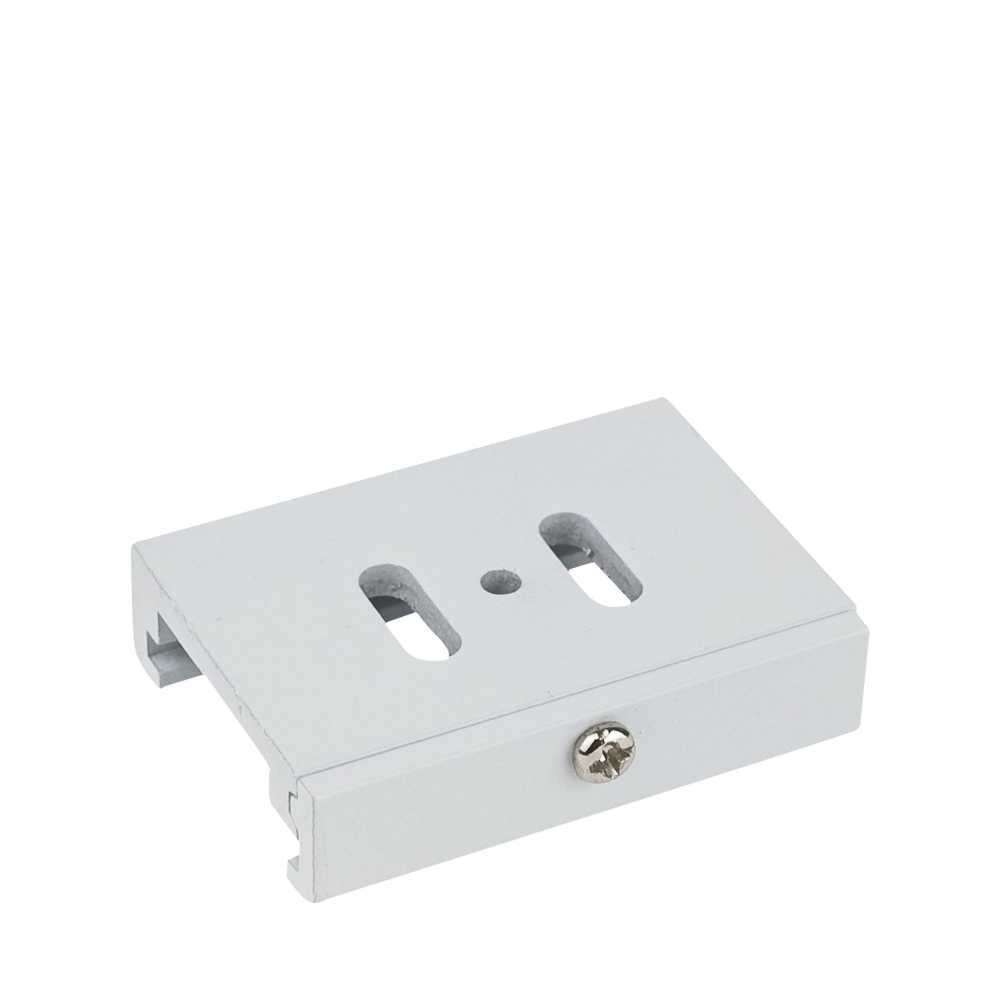 Ein weißer rechteckiger Halter mit zwei länglichen Löchern und einer zentralen Schraube, vor einem schwarzen Hintergrund.