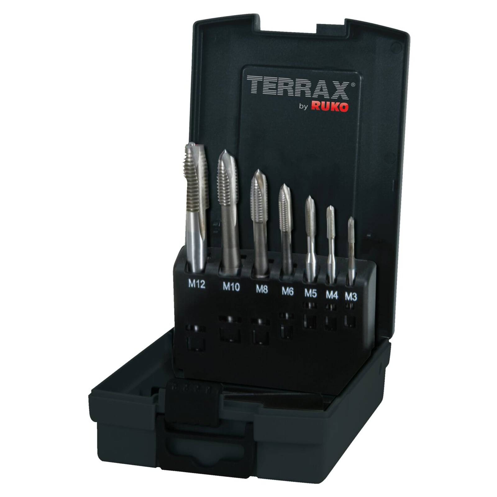Geöffneter schwarzer Koffer mit sieben Metallgewindebohrern verschiedener Größen, beschriftet mit 'M12', 'M10', 'M8', 'M6', 'M5', 'M4', 'M3'.