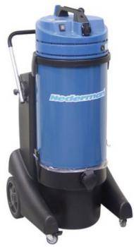 Eine blaue MediSmart Medizinabfallentsorgungseinheit mit einer zylindrischen Konstruktion und Rollen, die zur sicheren Sammlung und zum Transport von medizinischen Abfällen verwendet wird.