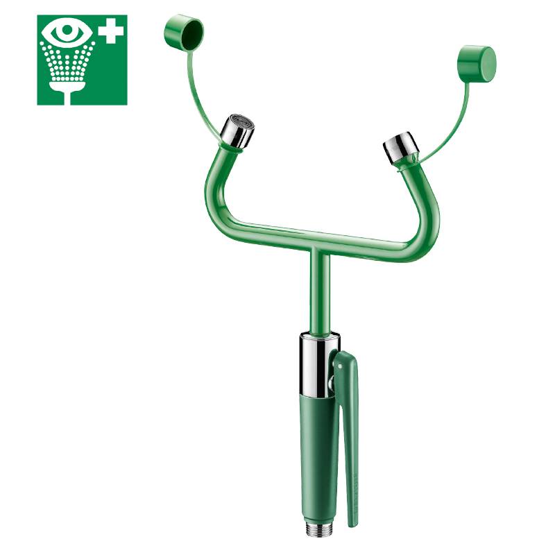 Augendusche mit zwei Brausen, grünem Hebel und Schild mit Kreuz- und Augensymbol, die Sicherheitsausrüstung kennzeichnet.