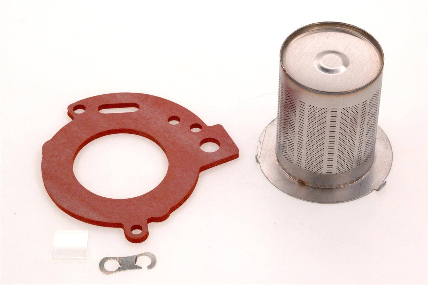 Rote Dichtung, zylindrisches Metallnetzfilter und kleine weiße Kunststoffklammer auf weißem Hintergrund.