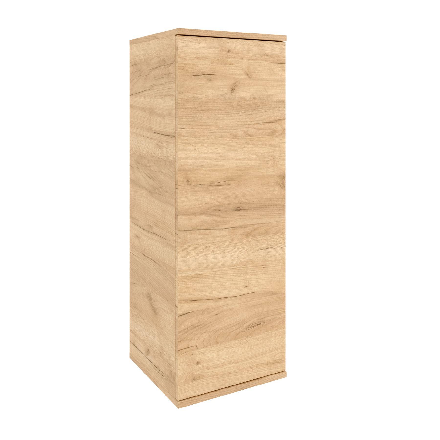 Ein hoher, rechteckiger Holzschrank mit glatter, natürlicher Oberfläche, der ein schlichtes Design ohne sichtbare Griffe oder Verzierungen aufweist.