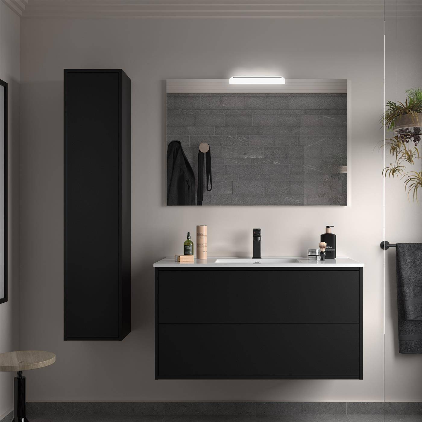 Modernes minimalistisches Badezimmer mit schwebendem schwarzem Waschtisch, rechteckigem Spiegel mit Beleuchtung, Wandschrank und Handtüchern; keine Personen anwesend.